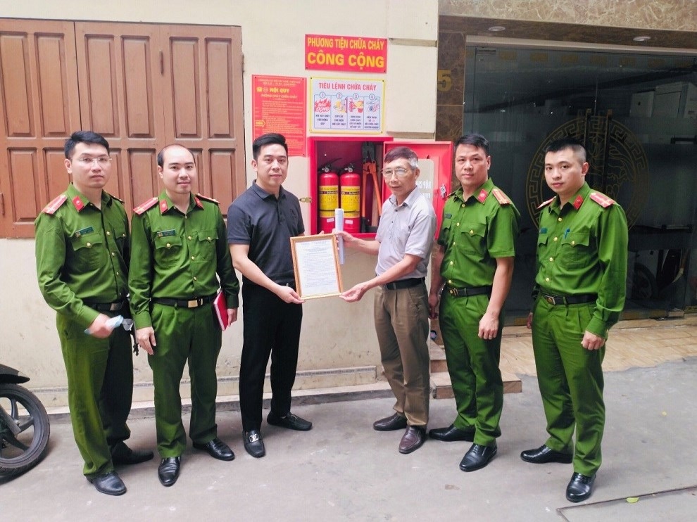 Khi trang bị thiết bị PCCC, cần tuyệt đối tuân thủ các quy định pháp luật hiện hành. Khi trang bị thiết bị PCCC, cần tuyệt đối tuân thủ các quy định pháp luật hiện hành.