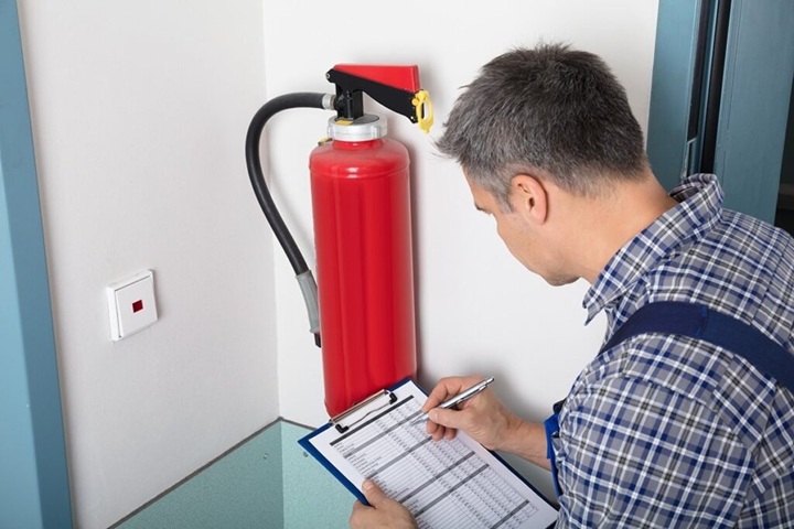 Việc kiểm tra áp suất định kỳ giúp đảm bảo bình luôn sẵn sàng hoạt động khi xảy ra cháy