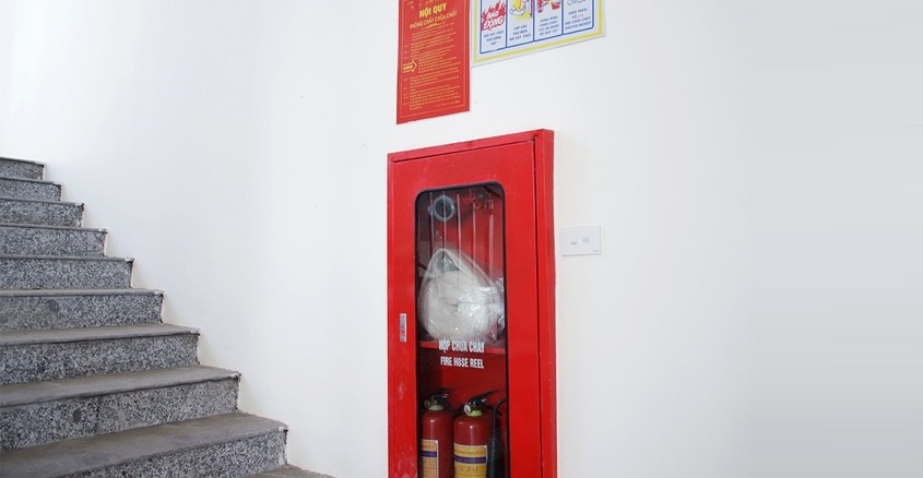 Tủ chữa cháy vách tường làm từ th&eacute;p sơn tĩnh điện bền chắc