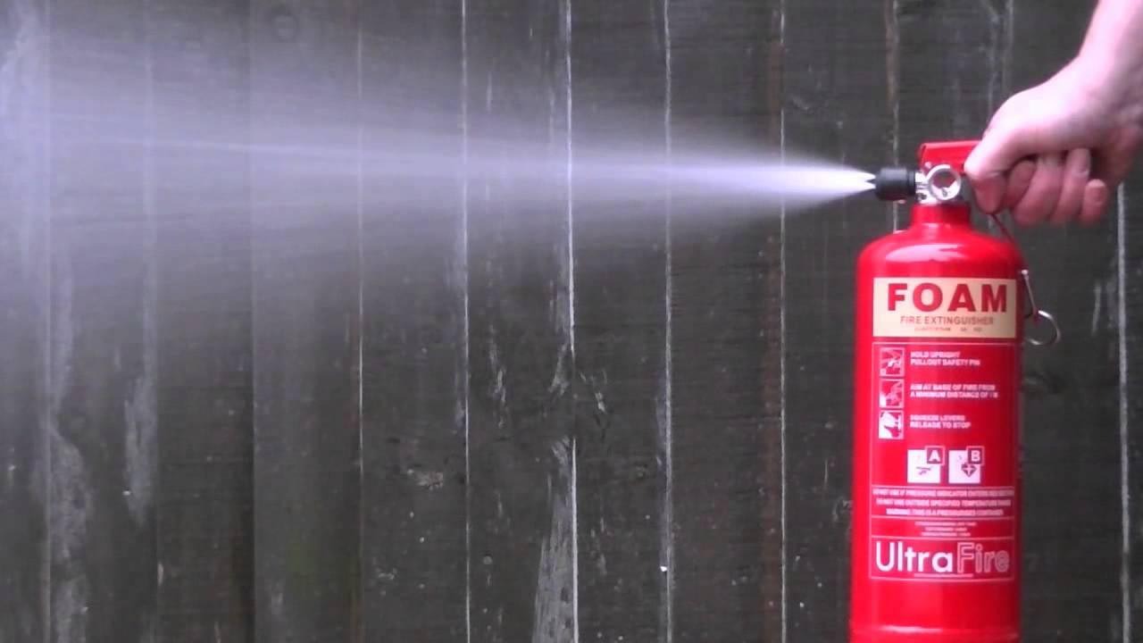 Bình chữa cháy bọt không phù hợp thiết bị điện đang hoạt động vì dẫn điện