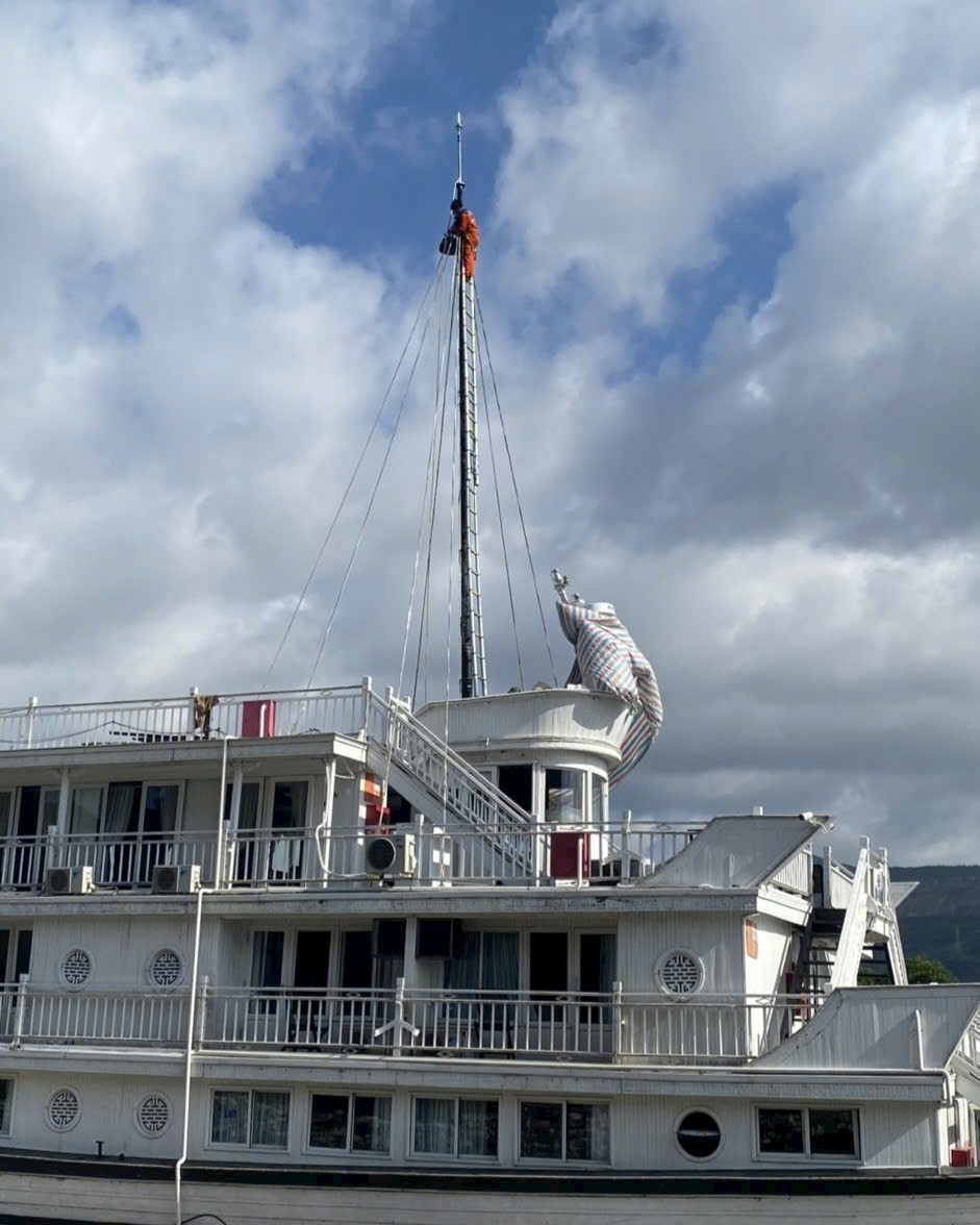 Cơ chế hoạt động của kim thu s&eacute;t tia tiên đạo (ESE) dựa trên nguyên lý phát xung ion hóa sớm hơn