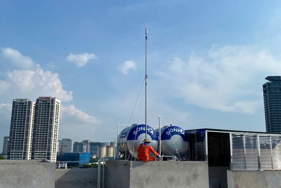 Trong các hệ thống kim thu s&eacute;t hiện đại, công nghệ phân tán điện tích chủ động là bước đột phá