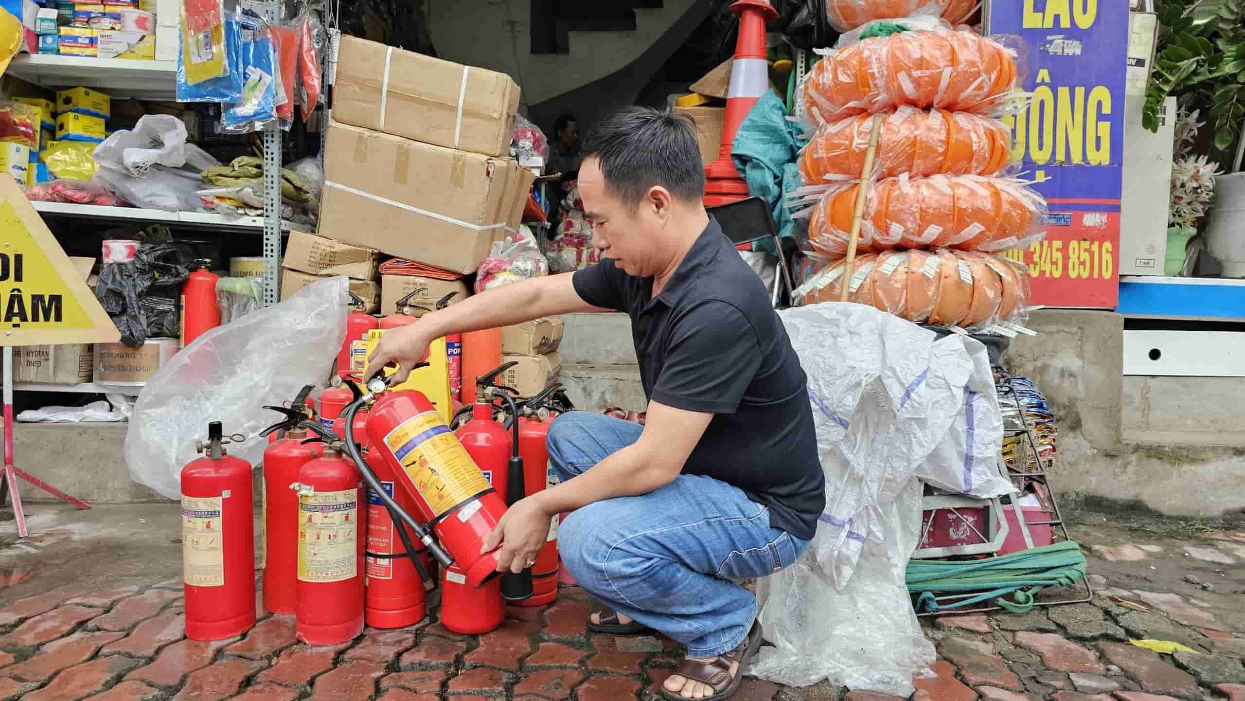 Việc phân loại chất cháy trước khi dùng bình chữa cháy giúp chọn cách xử lý đúng