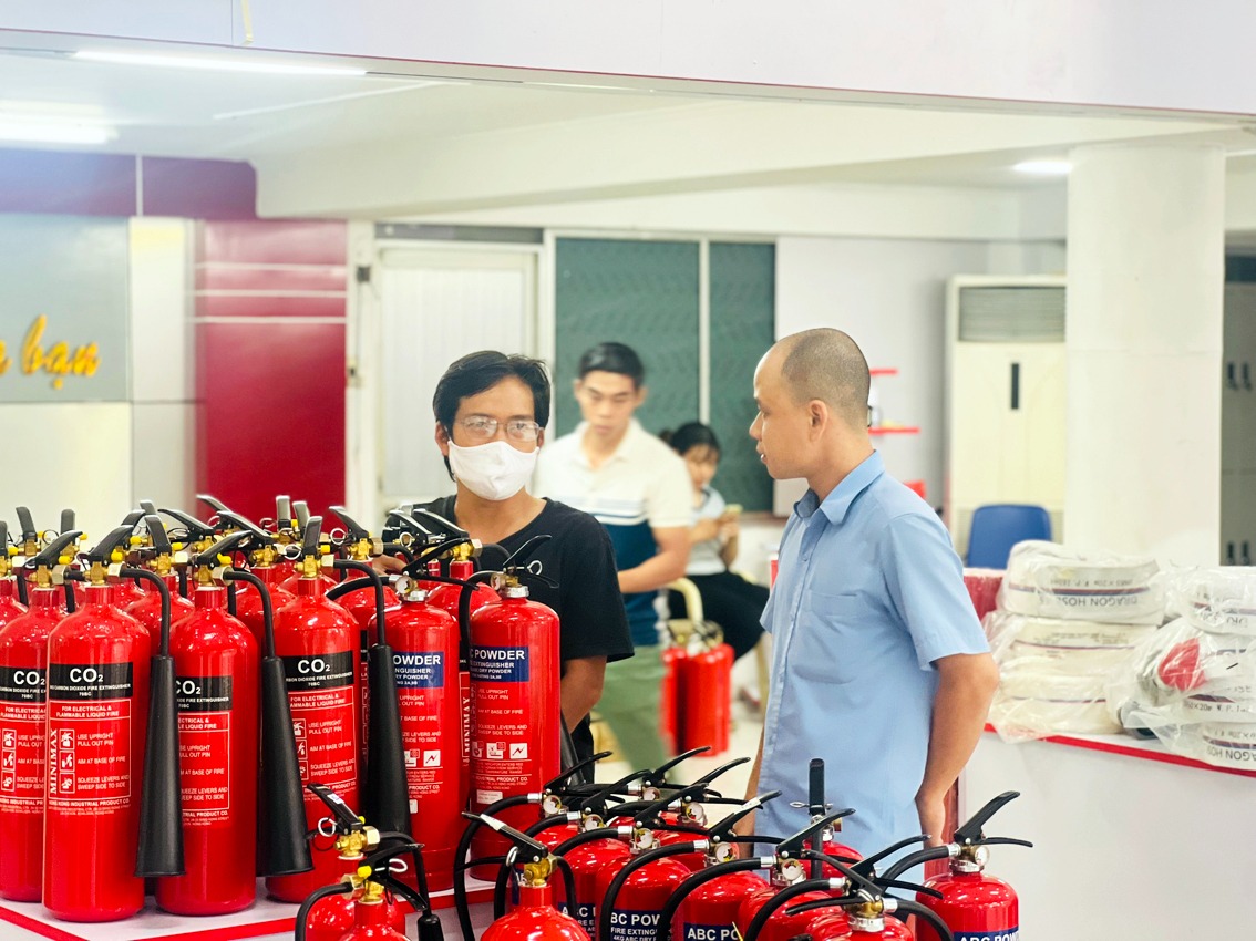 Đánh giá thương hiệu qua thời gian hoạt động và phản hồi khách hàng